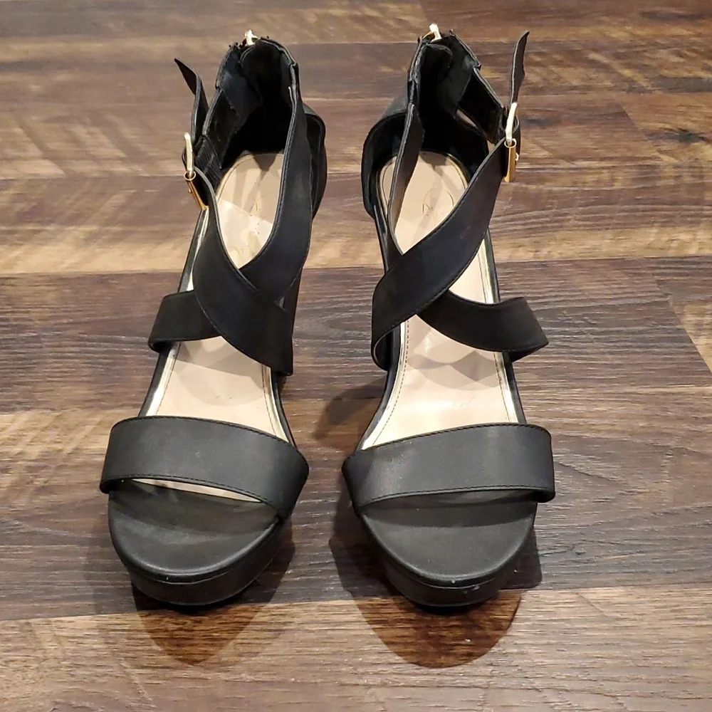 Jessica Simpson black wedge heels - Picture 3 of 8
